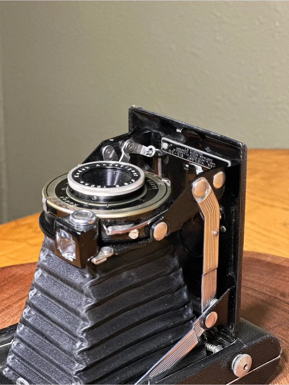 Vintage 1940 Kodak Vigilant Six-20 Folding Camera – Fully Functional with Box